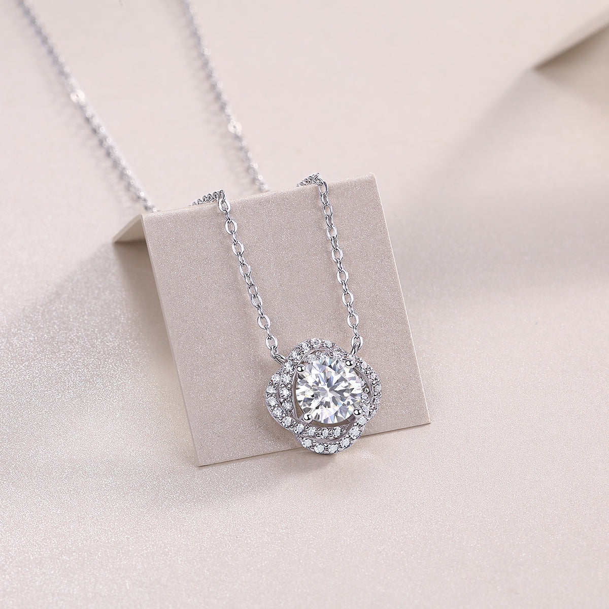 Lucky Flower Moissanite Necklace | 925 Silver Platinum | Elvarina