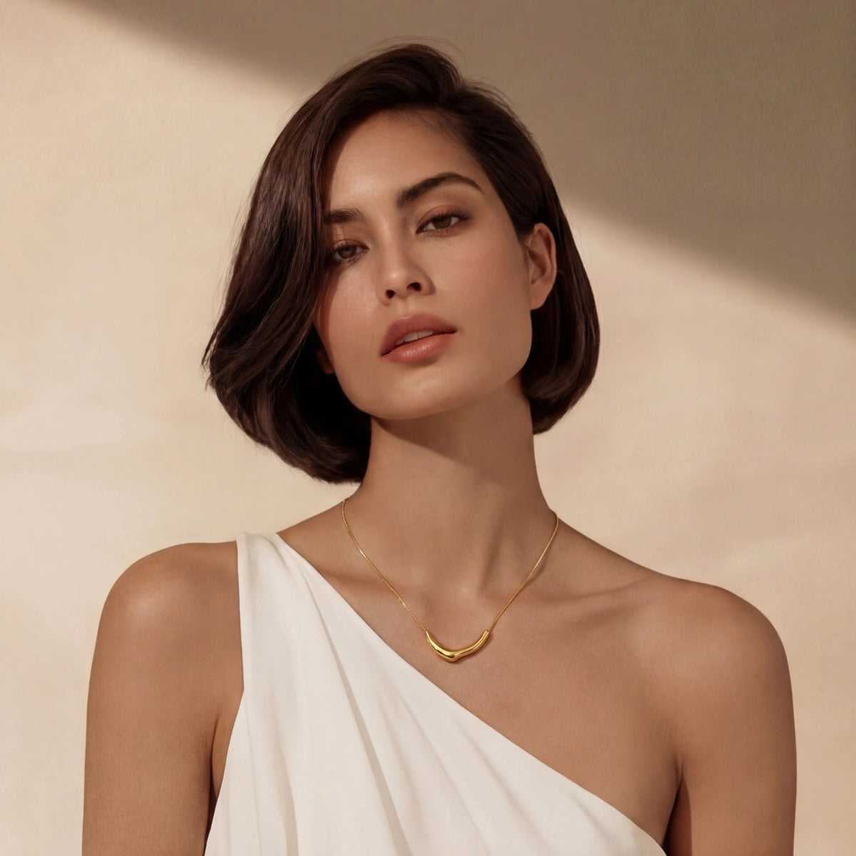 Curved Pendant Necklace | 18K Gold-Plated Silver – Elvarina