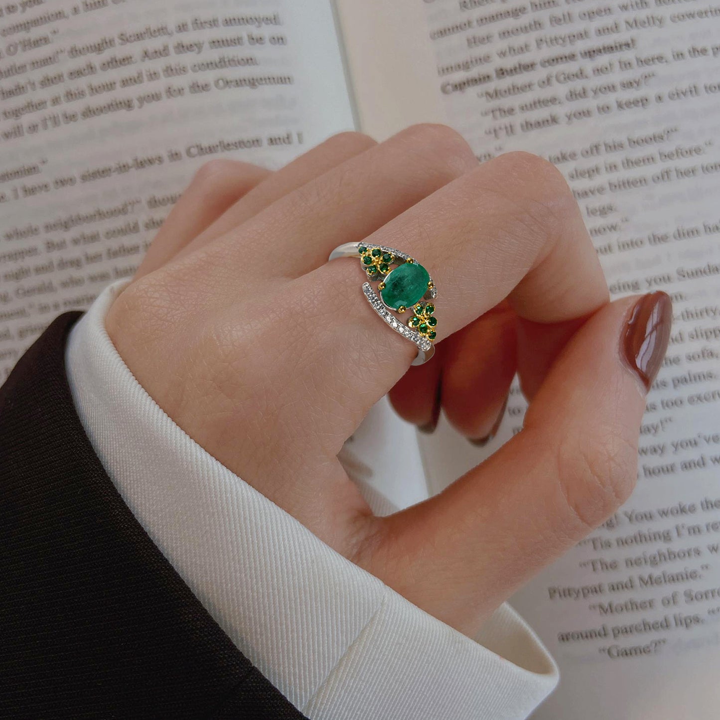 Natural Emerald Ring Elegant Niche Design in S925 Silver |Elvarina