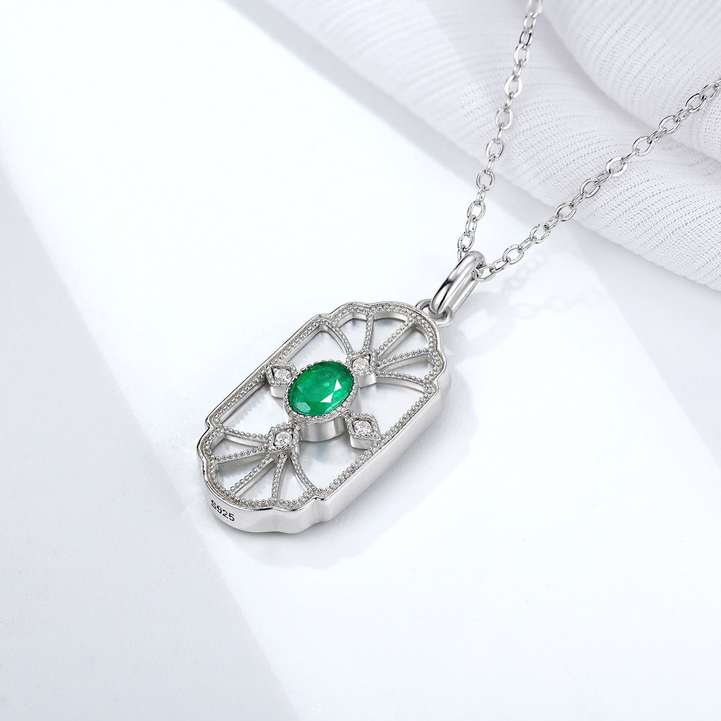 Natural Emerald Mother Shell Pendant Necklace in S925 Silver |Elvarina